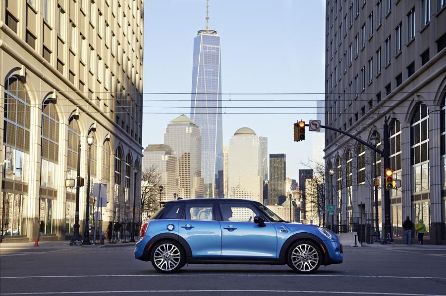  Mini Cooper S 5-Door 2015 года  (US) (фото 17 из 27)